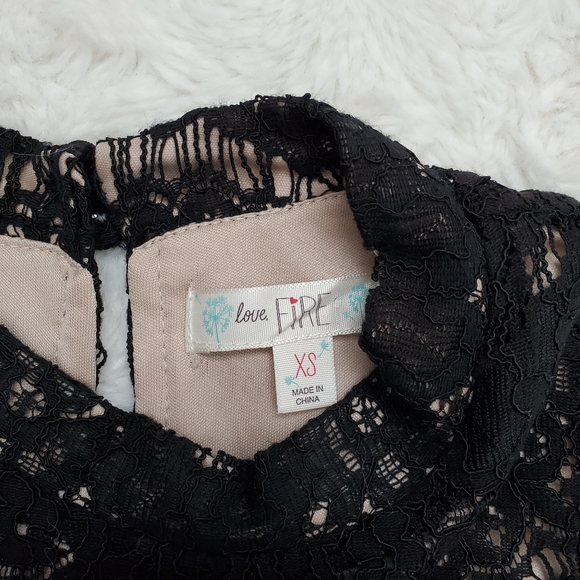NWOT love, Fire Mock Neck Lace Top Size XS - Picture 5 of 7
